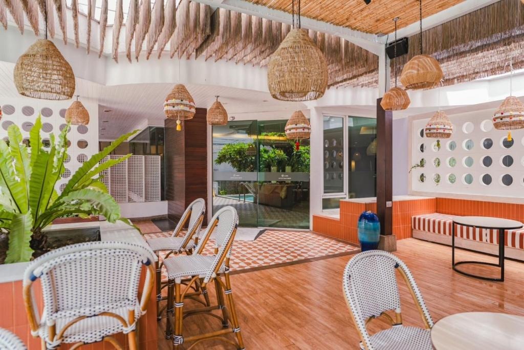 هتل ای وان نیو وینگ